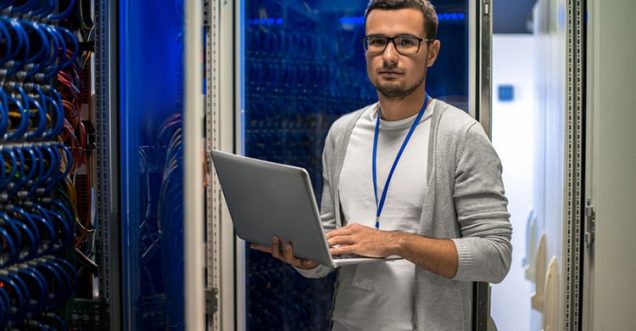 Mangel an IT-Experten: So regieren Unternehmen richtig Mangel an IT-Experten steigt um fast 50 Prozent